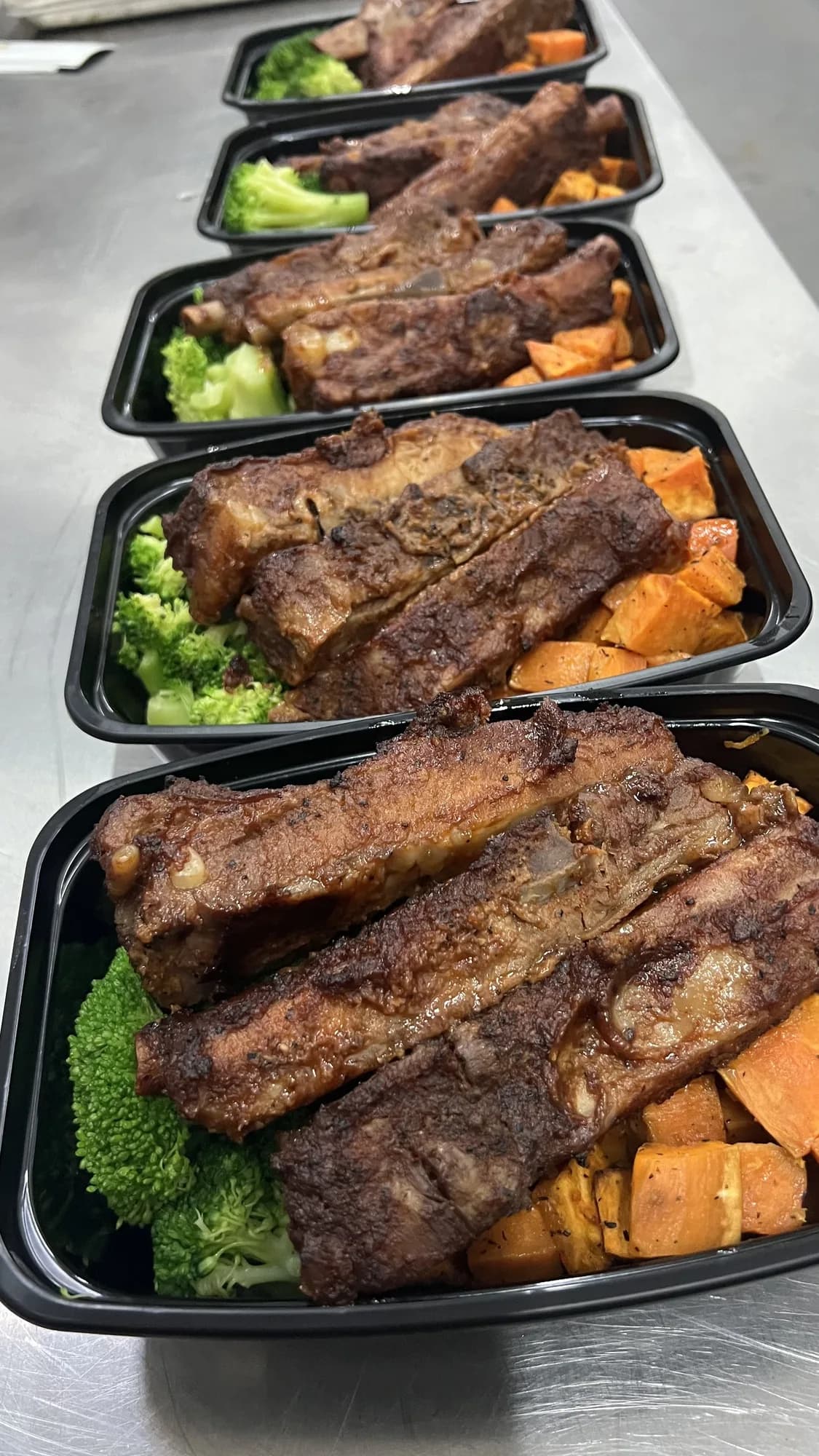 Steak and vegetable meal prep containers